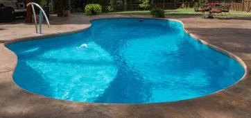 Piscine réalisée en résine polyester