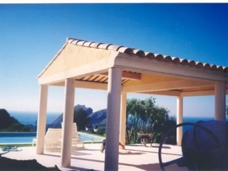 Une terrasse sur colonne