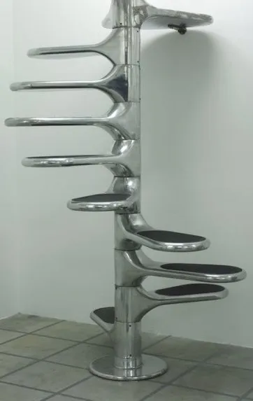 Escalier en colimaçon M400 réalisé par Roger Tallon en 1960