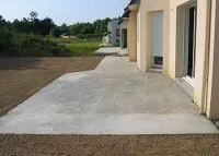 Vignette de l'article : Vidéo de construction d'une terrasse avec dalle en béton