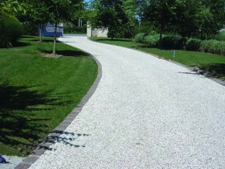 Les chemins d'accès en gravier stabilisé