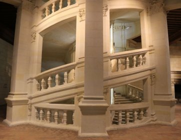L’escalier à double révolution du Château de Chambord. 