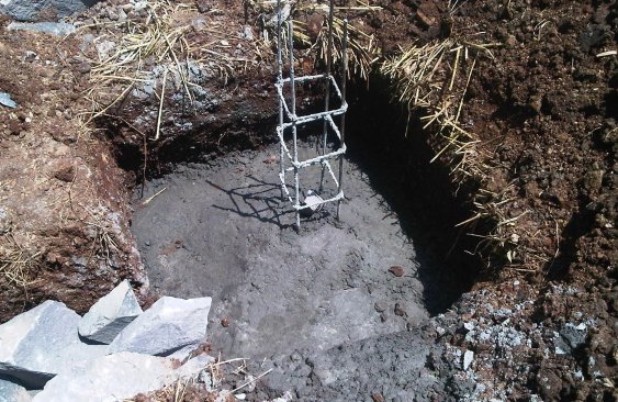 Béton moulé dans le sol pour fondation semi-profonde